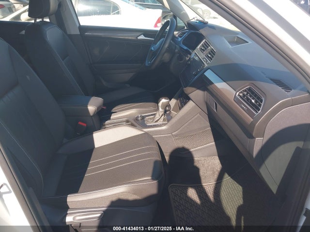 3VV2B7AX7RM048615 Volkswagen Tiguan 2.0t Se/2.0t Wolfsburg Edition