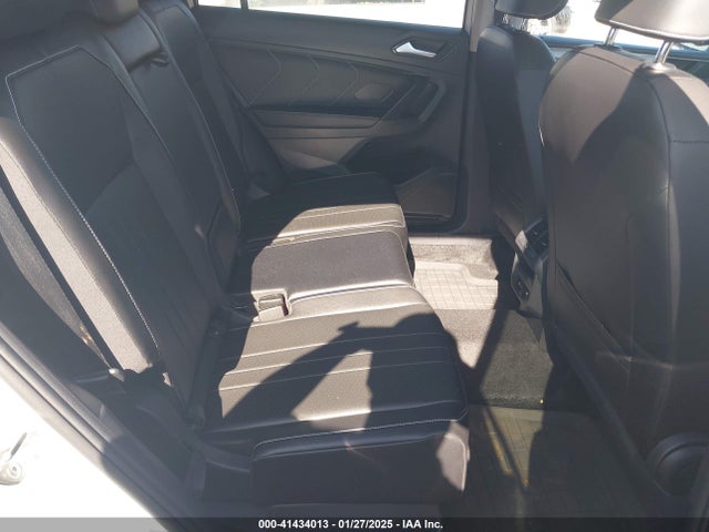 3VV2B7AX7RM048615 Volkswagen Tiguan 2.0t Se/2.0t Wolfsburg Edition