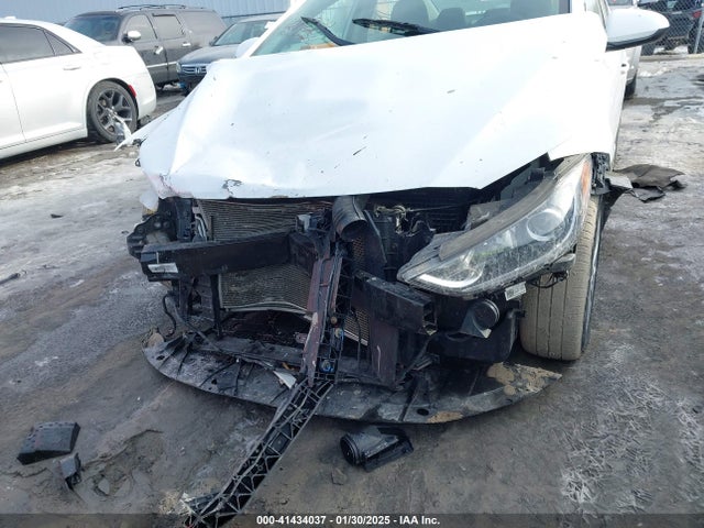 5NPD74LF0JH392213 Hyundai ELANTRA SE