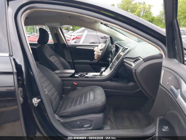 1FA6P0H74G5121513 Ford FUSION SE