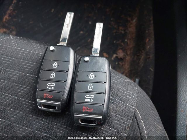 3KPA25AB8KE199921 KIA Rio 5-door S