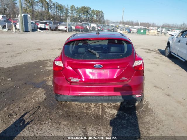 1FADP3K2XEL103550 Ford FOCUS SE