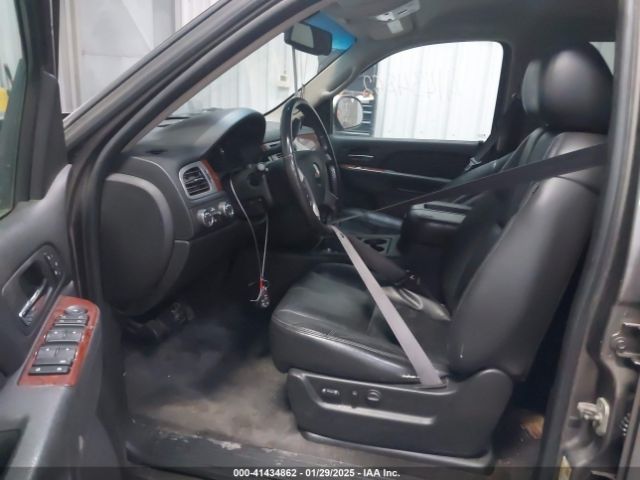 2011 CHEVROLET TAHOE 1GNSKBE03BR268246 Photo 4