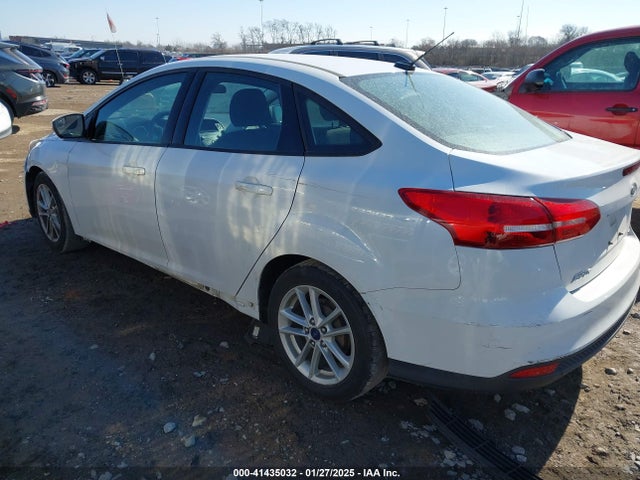 Ford FOCUS SE 2017 1FADP3F27HL321590 Image 3