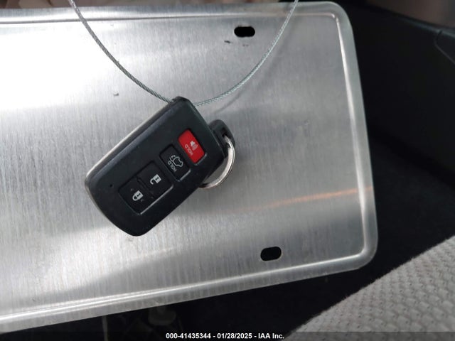 2T3WFREV8JW434875 Toyota Rav4 Adventure/xle