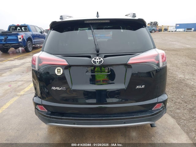 2T3WFREV8JW434875 Toyota Rav4 Adventure/xle