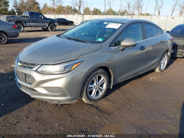 Chevrolet Cruze Lt Auto 2018 1G1BE5SM8J7104082 Image 2