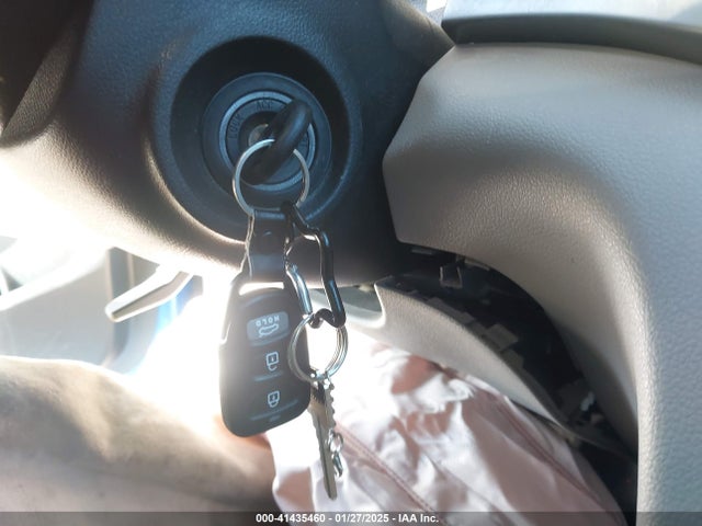 5NPD84LF2JH401832 Hyundai ELANTRA SEL