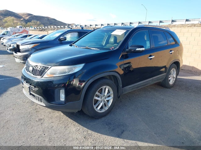 KIA SORENTO LX 2015 5XYKT4A67FG570879 Image 2