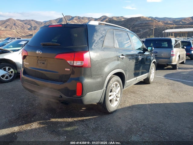 KIA SORENTO LX 2015 5XYKT4A67FG570879 Image 4
