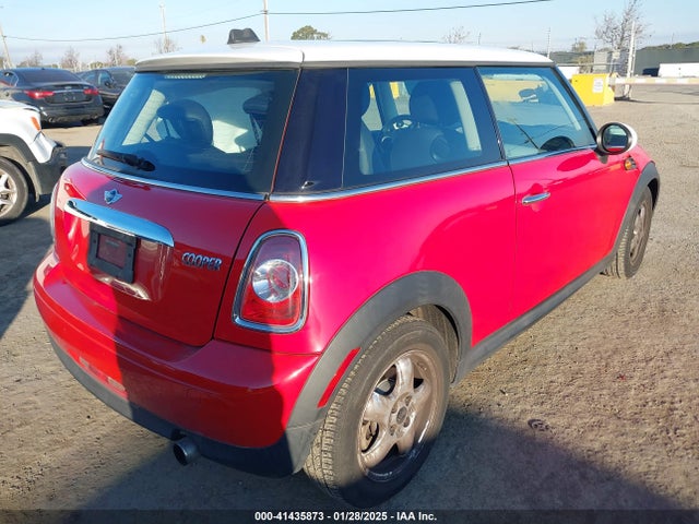 2011 MINI COOPER WMWSU3C52BT091762 Photo 3