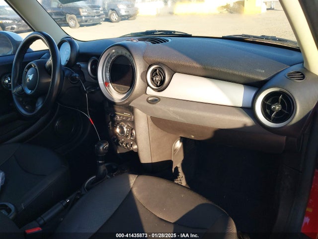 2011 MINI COOPER WMWSU3C52BT091762 Photo 4