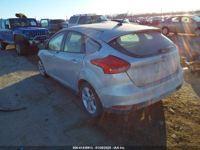 Ford FOCUS SE 2015 1FADP3K27FL317168 Image 3