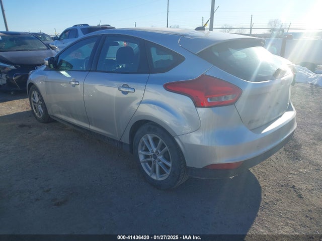 Ford FOCUS SE 2015 1FADP3K27FL292515 Image 3