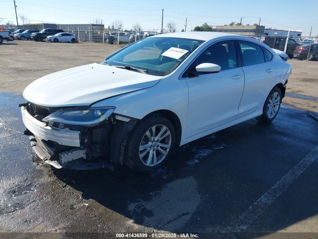 Chrysler 200 Limited 2015 1C3CCCAB1FN596032 Image 2