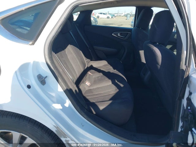Chrysler 200 Limited 2015 1C3CCCAB1FN596032 Image 8