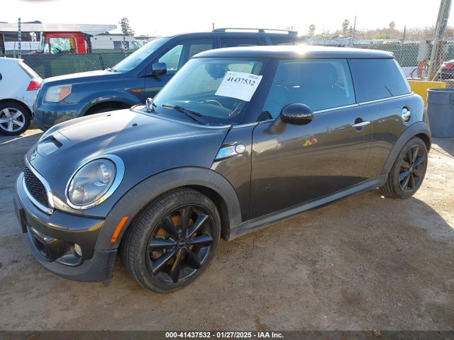 2011 MINI COOPER S WMWSV3C55BTY14629 Photo 1