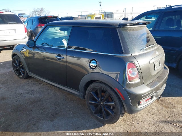 2011 MINI COOPER S WMWSV3C55BTY14629 Photo 2