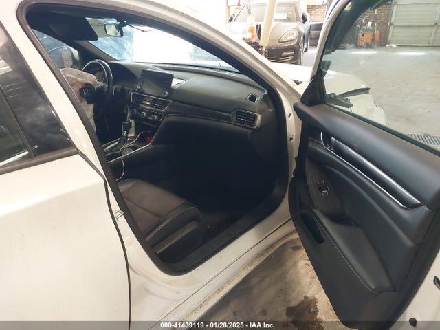 1HGCV1F31JA043037 Honda Accord Sport