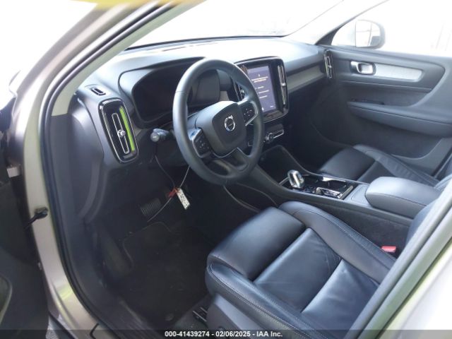 2023 VOLVO XC40 YV4K92HN0P2917624 Photo 4