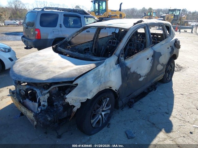 JTMZFREV7JJ186405 Toyota RAV4 LE