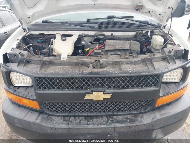 1GAWGEFF0H1331500 Chevrolet Express 2500 Ls