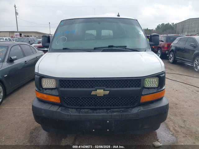1GAWGEFF0H1331500 Chevrolet Express 2500 Ls