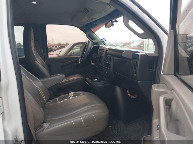 1GAWGEFF0H1331500 Chevrolet Express 2500 Ls