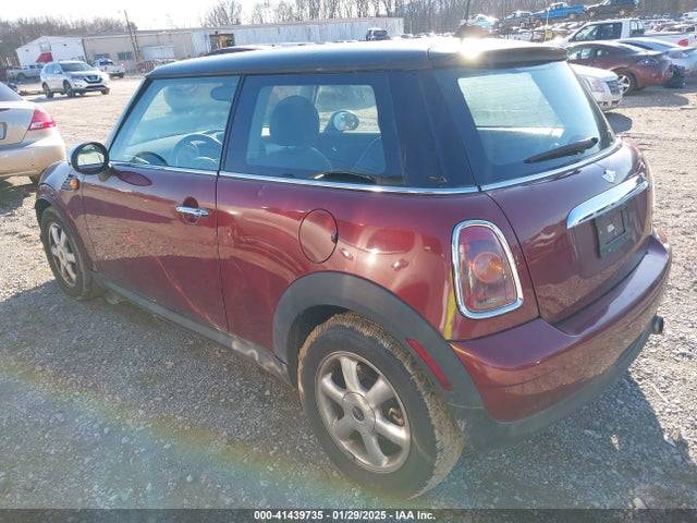 2008 MINI COOPER WMWMF33568TU68217 Photo 2