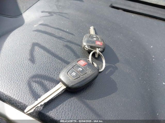 Toyota RAV4 LE 2017 JTMBFREV1HJ136370 Image 11