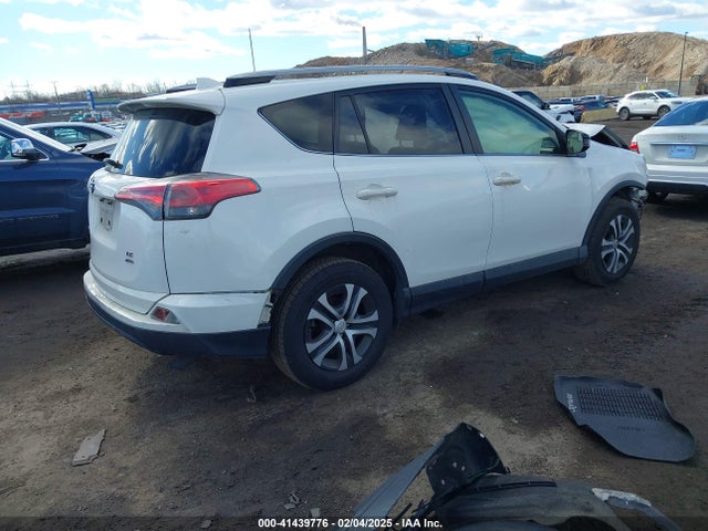 Toyota RAV4 LE 2017 JTMBFREV1HJ136370 Image 4