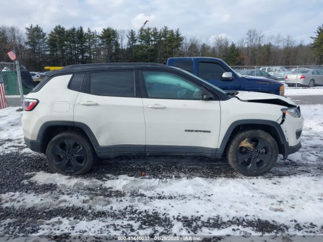 3C4NJDBB2JT301608 Jeep Compass Latitude 4x4