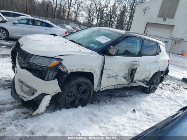 3C4NJDBB2JT301608 Jeep Compass Latitude 4x4