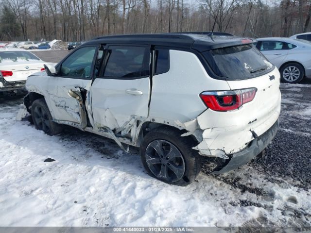 3C4NJDBB2JT301608 Jeep Compass Latitude 4x4
