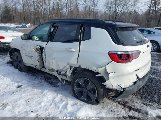 3C4NJDBB2JT301608 Jeep Compass Latitude 4x4