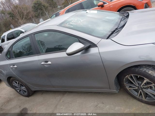 3KPF24AD8NE481952 KIA Forte Lxs