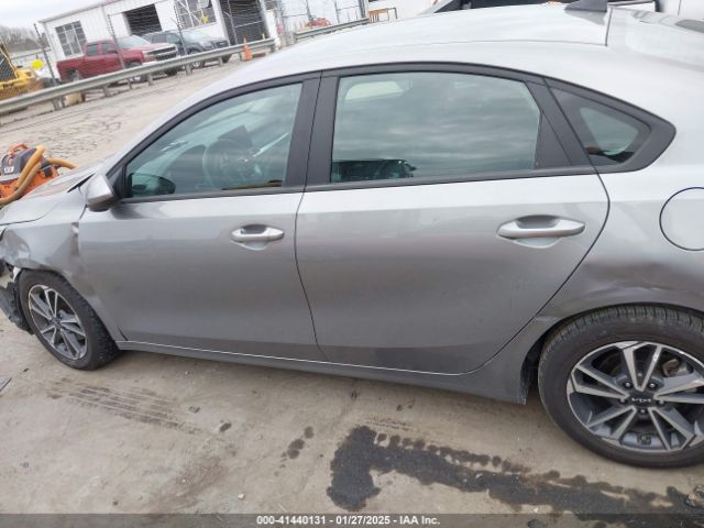 3KPF24AD8NE481952 KIA Forte Lxs