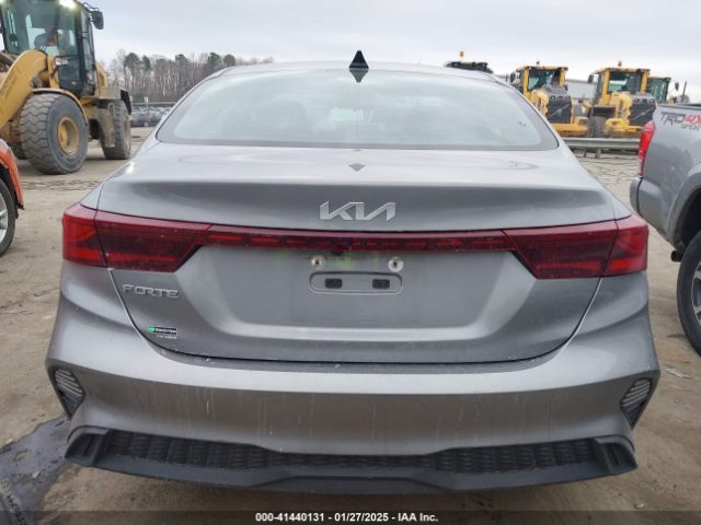 3KPF24AD8NE481952 KIA Forte Lxs