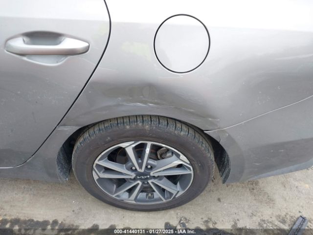 3KPF24AD8NE481952 KIA Forte Lxs