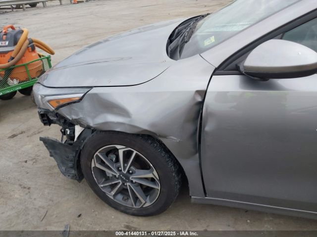 3KPF24AD8NE481952 KIA Forte Lxs