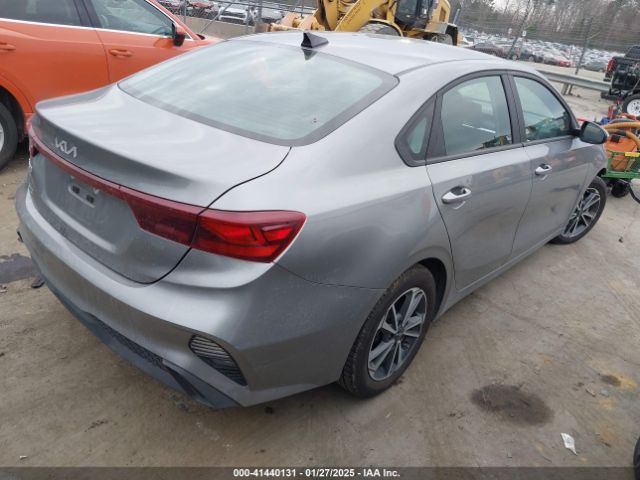 3KPF24AD8NE481952 KIA Forte Lxs