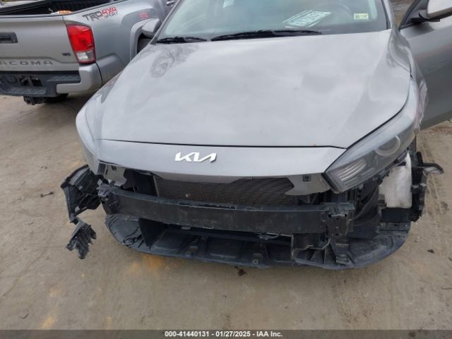 3KPF24AD8NE481952 KIA Forte Lxs