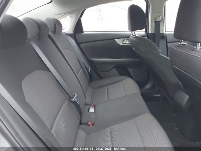 3KPF24AD8NE481952 KIA Forte Lxs
