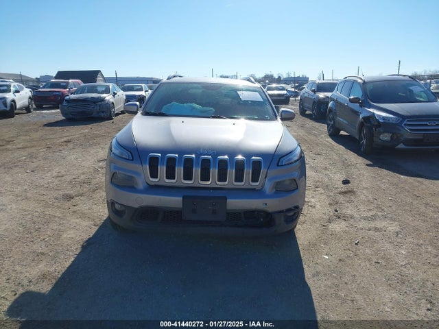 1C4PJMCB8HW588559 Jeep Cherokee Latitude 4x4