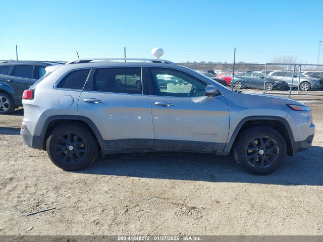 1C4PJMCB8HW588559 Jeep Cherokee Latitude 4x4