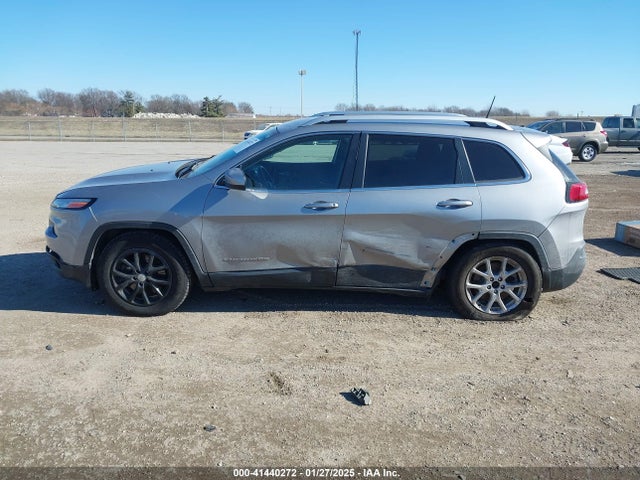 1C4PJMCB8HW588559 Jeep Cherokee Latitude 4x4