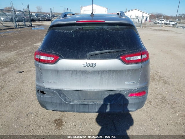 1C4PJMCB8HW588559 Jeep Cherokee Latitude 4x4