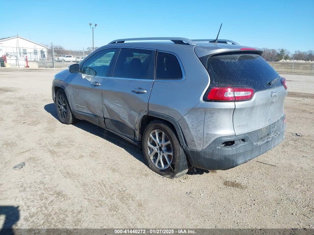 1C4PJMCB8HW588559 Jeep Cherokee Latitude 4x4