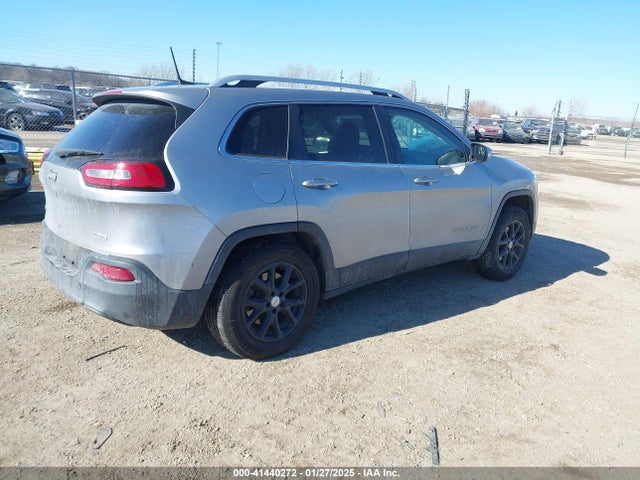 1C4PJMCB8HW588559 Jeep Cherokee Latitude 4x4