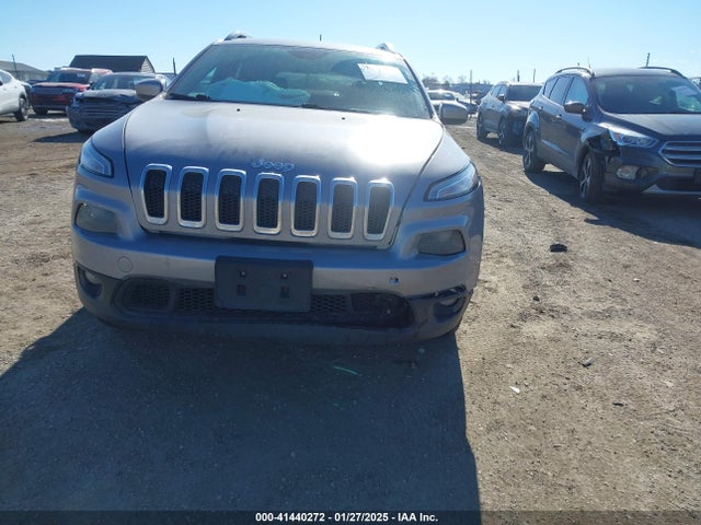 1C4PJMCB8HW588559 Jeep Cherokee Latitude 4x4